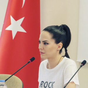 Dilara Gönder Instagram - Hacettepe Üniversitesi söyleşi  anlarından...🌹🙏🌺#hacettepe #işletmetopluluğu