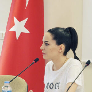 Dilara Gönder Instagram - Hacettepe Üniversitesi söyleşi  anlarından...🌹🙏🌺#hacettepe #işletmetopluluğu