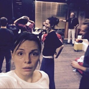 Dilara Gönder Instagram - @merveengin 'den prova karesi #bekarlığaveda #8aralık #bosahne