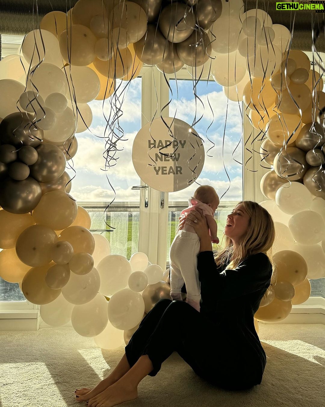 Diletta Leotta Instagram - Walking into 2024 like..❤️🥰 Newcastle upon Tyne