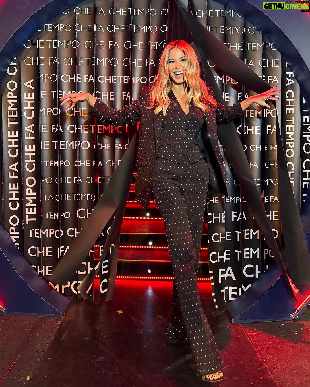 Diletta Leotta Instagram - Last special night ✨ @fab.fazio @chetempochefa @mammadilettante