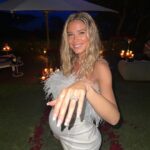 Diletta Leotta Instagram - Vi devo dire una cosa.. I said yes! Ho aspettato qualche mese a dirvelo perché io e Loris volevamo viverci quanto più possibile le emozioni della nascita di Aria ma ora siamo pronti a dedicarci a questo nostro nuovo grande traguardo insieme, come famiglia! Avete presente la frase ‘Quando sei felice facci caso’’, nel momento racchiuso in queste foto ero la donna più felice del mondo, con Loris e con Aria che stava arrivando 🤍