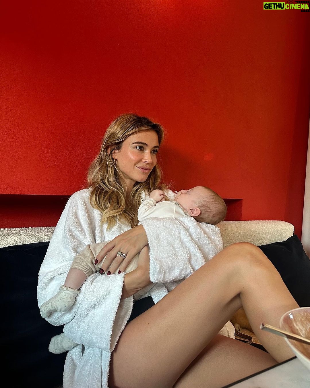 Diletta Leotta - 423.8K Likes - Qualche giorno di relax con le zie ❤️