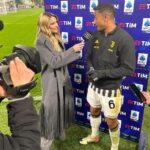 Diletta Leotta Instagram - Juventus-Napoli tracklist Campioni del Mondo 🏍✅ Merenda 🍔✅ Maglie termiche ❄️✅ Sorrisi 🙃✅ Show 🔥⚽️✅ Allianz Stadium