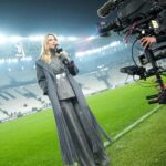 Diletta Leotta Instagram - Juventus-Napoli tracklist Campioni del Mondo 🏍✅ Merenda 🍔✅ Maglie termiche ❄️✅ Sorrisi 🙃✅ Show 🔥⚽️✅ Allianz Stadium