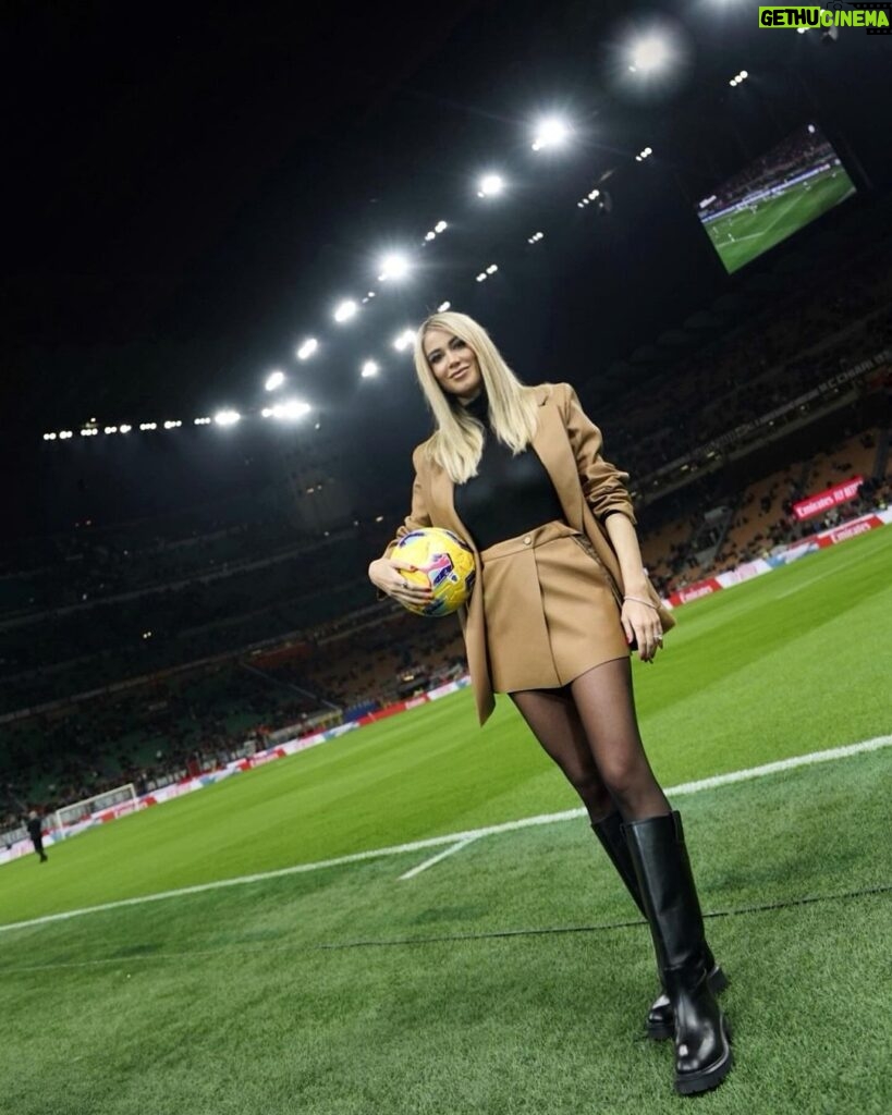 Diletta Leotta Instagram - Last night ✨ #MilanJuve #dazn San Siro Stadium, Milan