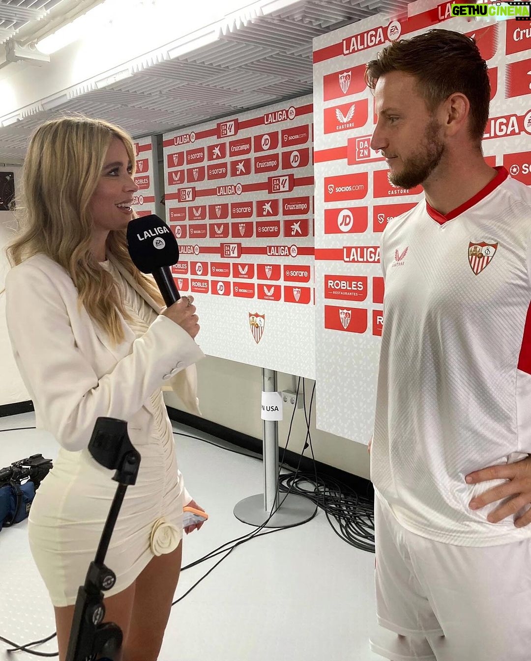 Diletta Leotta - 850.9K Likes - Il calcio è il modo più bello per scoprire una città ⚽️💃🏼
#laligaexperience