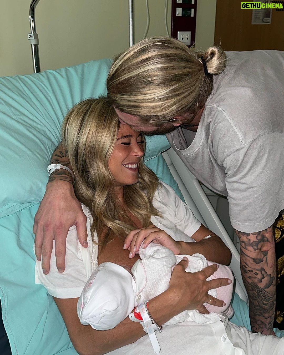 Diletta Leotta - 1 Million Likes - Today I was reborn through you
Welcome Aria 🩷
You are the best gift we could have asked for🥹🥰
Oggi rinasco con te.
Benvenuta Aria 🩷
Sei il regalo più bello che potessimo ricevere 🥹🥰