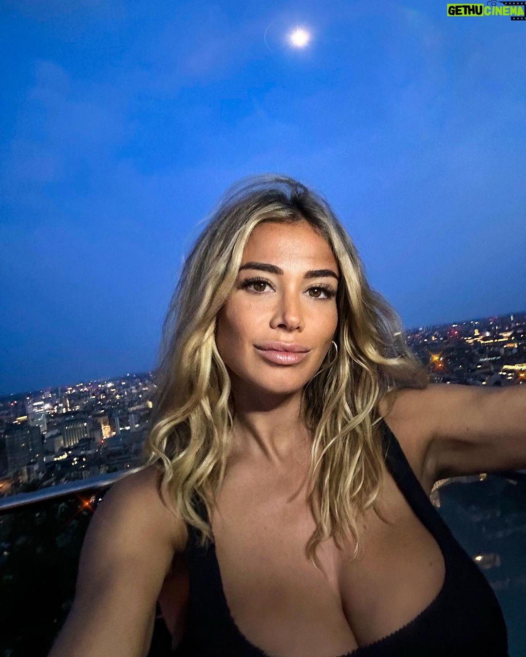 Diletta Leotta - 581.4K Likes - Full moon 🌕