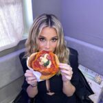 Diletta Leotta Instagram – Napoli, calcio and pizza… What else? 😎⚽️🍕 Stadio Diego Armando Maradona