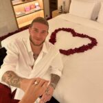 Diletta Leotta Instagram - Vi devo dire una cosa.. I said yes! Ho aspettato qualche mese a dirvelo perché io e Loris volevamo viverci quanto più possibile le emozioni della nascita di Aria ma ora siamo pronti a dedicarci a questo nostro nuovo grande traguardo insieme, come famiglia! Avete presente la frase ‘Quando sei felice facci caso’’, nel momento racchiuso in queste foto ero la donna più felice del mondo, con Loris e con Aria che stava arrivando 🤍
