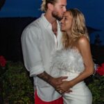 Diletta Leotta Instagram - Vi devo dire una cosa.. I said yes! Ho aspettato qualche mese a dirvelo perché io e Loris volevamo viverci quanto più possibile le emozioni della nascita di Aria ma ora siamo pronti a dedicarci a questo nostro nuovo grande traguardo insieme, come famiglia! Avete presente la frase ‘Quando sei felice facci caso’’, nel momento racchiuso in queste foto ero la donna più felice del mondo, con Loris e con Aria che stava arrivando 🤍