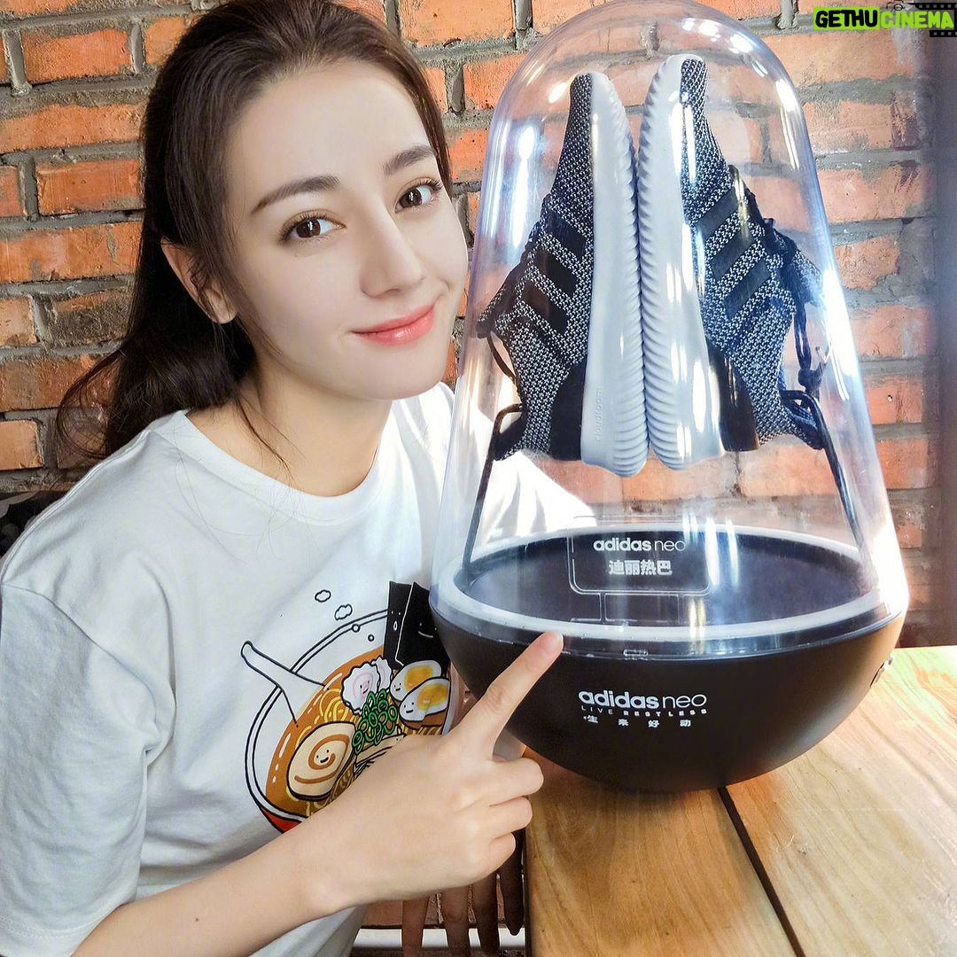 Dilraba Dilmurat - 16.5K Likes - 迪丽热巴微博:恺哥#郑恺 为啥跑得那么快!答案揭晓—