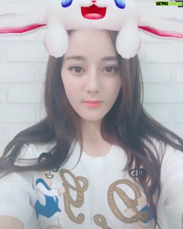 Dilraba Dilmurat - 17.1K Likes - 吃什么药药,吃肉肉!
