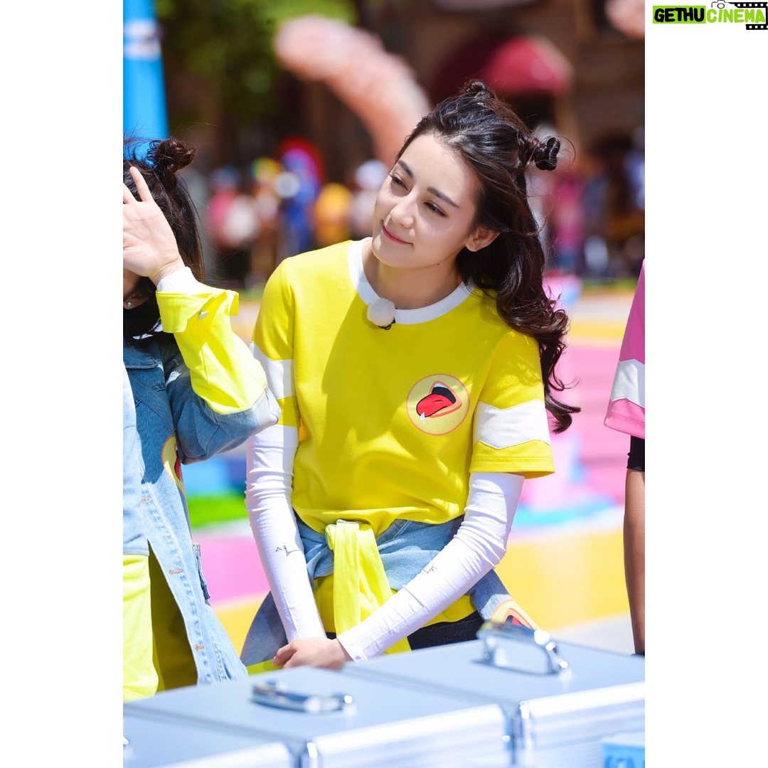 Dilraba Dilmurat Instagram - Wi-fi连的上吗🙃