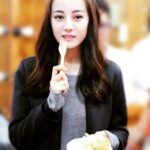 Dilraba Dilmurat Instagram – 🎂😋