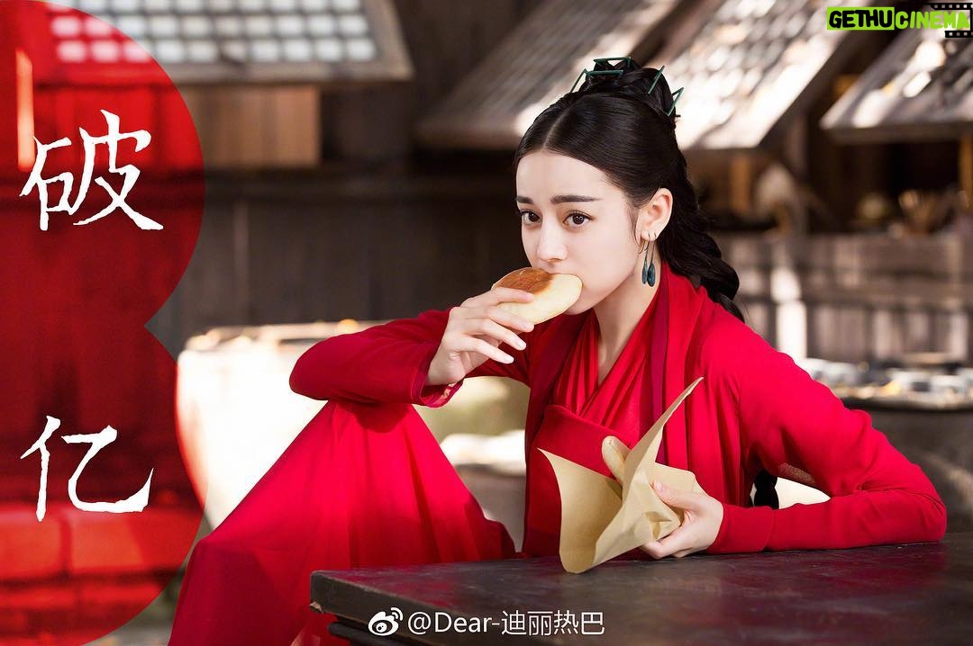Dilraba Dilmurat - 19K Likes - #电视剧烈火如歌 破亿啦!下周烧饼铺就要开张啦,都来吃烧饼哟,买一...送...么么哒❤️