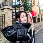 Dilraba Dilmurat Instagram - 冬天还是要吃冰糖葫芦才对啊❤️