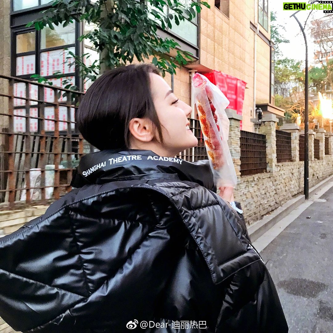 Dilraba Dilmurat - 19.4K Likes - 冬天还是要吃冰糖葫芦才对啊❤️