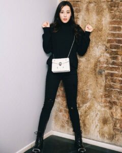 Dilraba Dilmurat Instagram - 今天也是需要努力工作的一天。 ​​​