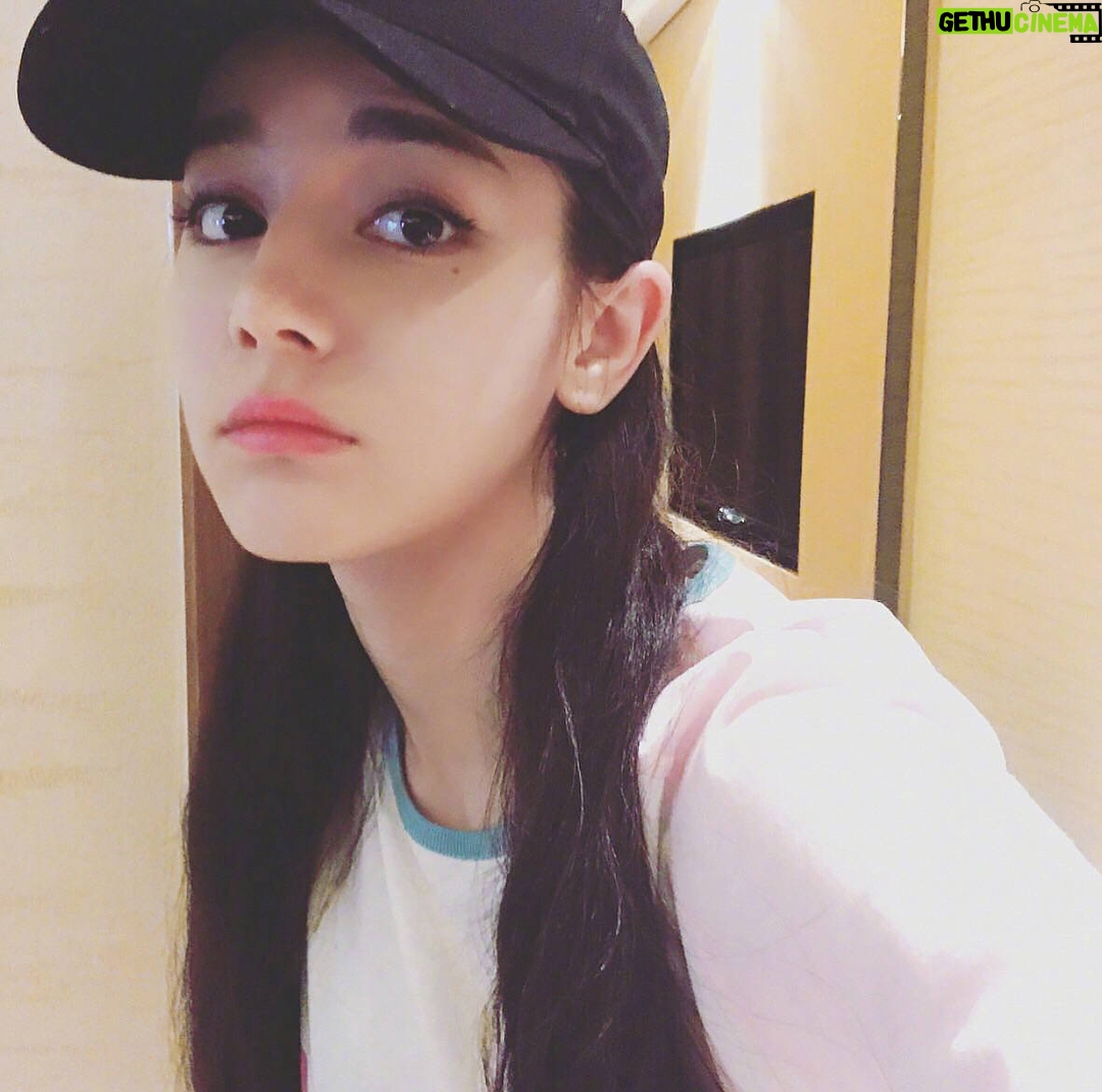 Dilraba Dilmurat - 22.6K Likes - 我这里又是夏天🙂