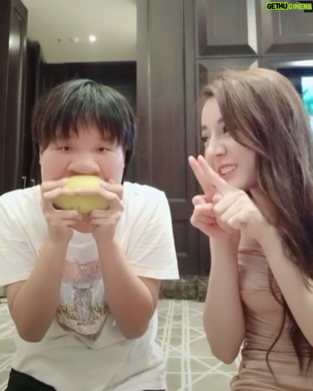 Dilraba Dilmurat - 13.9K Likes - 就一口嘛