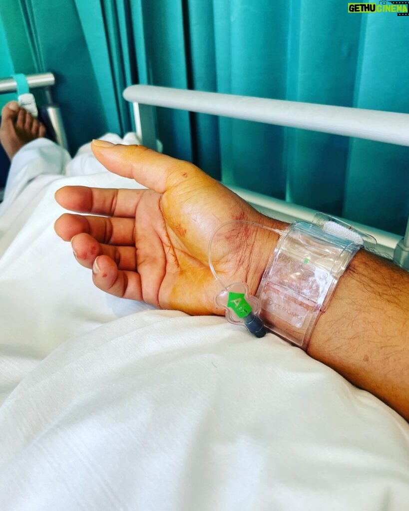 Dilruk Jayasinha Instagram - It’s the 1 year anniversary of the morning I was “over cautious” and went to the hospital with an easily ignorable tiny pinch in my left arm, only to find out I was actually having a heart attack due to an 80% block in an artery nicknamed “The Widowmaker”. A year ago I didn’t see anything funny about what was happening to me as they put a stent into my body, but thanks to all the care and support from my loved ones, health professionals (both mental and physical) and you folks who follow me, I’m very proud to get a spot where I’m able to tour what I think is my funniest standup show yet about the whole terrifying experience. So raise your Philly cheesesteaks and donuts in the hope that I won’t need to do a comedy show about my health for a fair while ❤️‍🩹🤞🏾