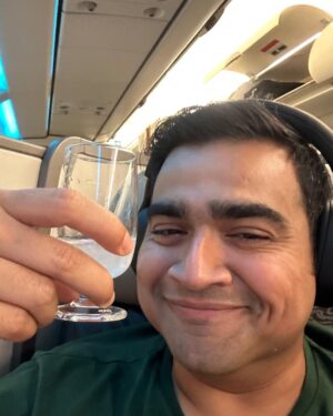 Dilruk Jayasinha Instagram - Disney & Kiri bath breakfast in bed, in the sky! Thank you @srilankanairlinesofficial for another world class travel set up for one of the comfiest long haul trips ever! Even though it was 10hr flight, I was so rested that I still energy to get out in the middle winter and get my daily exercise in 🙌🏾🏃🏾‍♂️! Sure it wasn’t a run long enough undo all the thambili I drank, but still nice to have energy to move! Thank you again and can’t wait to fly with you soon.