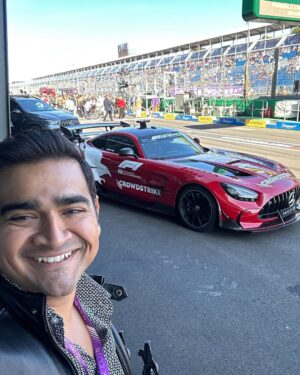 Dilruk Jayasinha Instagram - From last Sunday - me playing it TOTALLY COOL at The Melbourne @f1! Thanks @paramountplusau for the incredible experience and access to the pit! I’d like to think that me crop dusting Le Clerc’s pit crew contributed to his DNF ! (Jokes I like Charles, don’t come at me 🙏🏾)