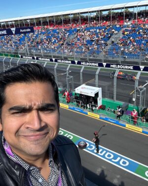 Dilruk Jayasinha Instagram - From last Sunday - me playing it TOTALLY COOL at The Melbourne @f1! Thanks @paramountplusau for the incredible experience and access to the pit! I’d like to think that me crop dusting Le Clerc’s pit crew contributed to his DNF ! (Jokes I like Charles, don’t come at me 🙏🏾)