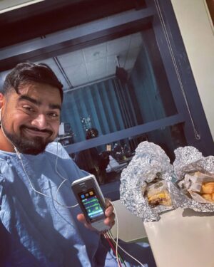 Dilruk Jayasinha Instagram - It’s the 1 year anniversary of the morning I was “over cautious” and went to the hospital with an easily ignorable tiny pinch in my left arm, only to find out I was actually having a heart attack due to an 80% block in an artery nicknamed “The Widowmaker”. A year ago I didn’t see anything funny about what was happening to me as they put a stent into my body, but thanks to all the care and support from my loved ones, health professionals (both mental and physical) and you folks who follow me, I’m very proud to get a spot where I’m able to tour what I think is my funniest standup show yet about the whole terrifying experience. So raise your Philly cheesesteaks and donuts in the hope that I won’t need to do a comedy show about my health for a fair while ❤️‍🩹🤞🏾