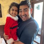 Dilruk Jayasinha Instagram - Santa was in a jolly mood and allowed me to wear the hat! “බාප්පි Mode” activated!