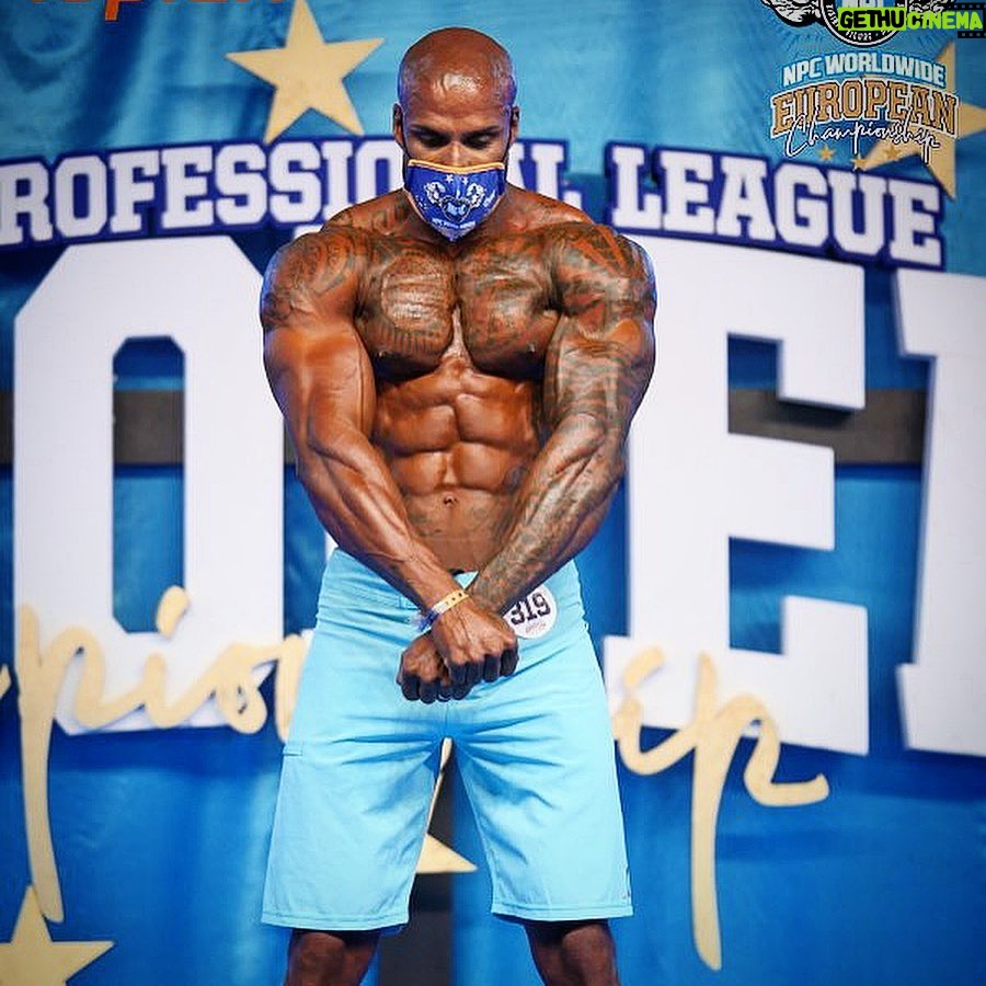 Dimitri Delavegas Instagram - 🔷🔷🔷HAPPYBIRTHDAY🔷🔷🔷 ➖➖➖➖➖➖➖➖➖➖➖➖➖➖➖➖➖➖ 1 an de plus mais toujours dans le fitgame ➖➖➖➖➖➖➖➖➖➖➖➖➖➖➖➖➖➖ @npceuropean @emilio_martinez_romero @ifbb_pro_league @ifbb_pro_guerrier_d_or @amixfrancenutrition ➖➖➖➖➖➖➖➖➖➖➖➖➖➖➖➖➖➖ #npc #npceuropean #alicante #ifa #mensphysique #ifbbproleague #routineposing #focus #determination #quunequestiondetemps #instamoment Alicante, España