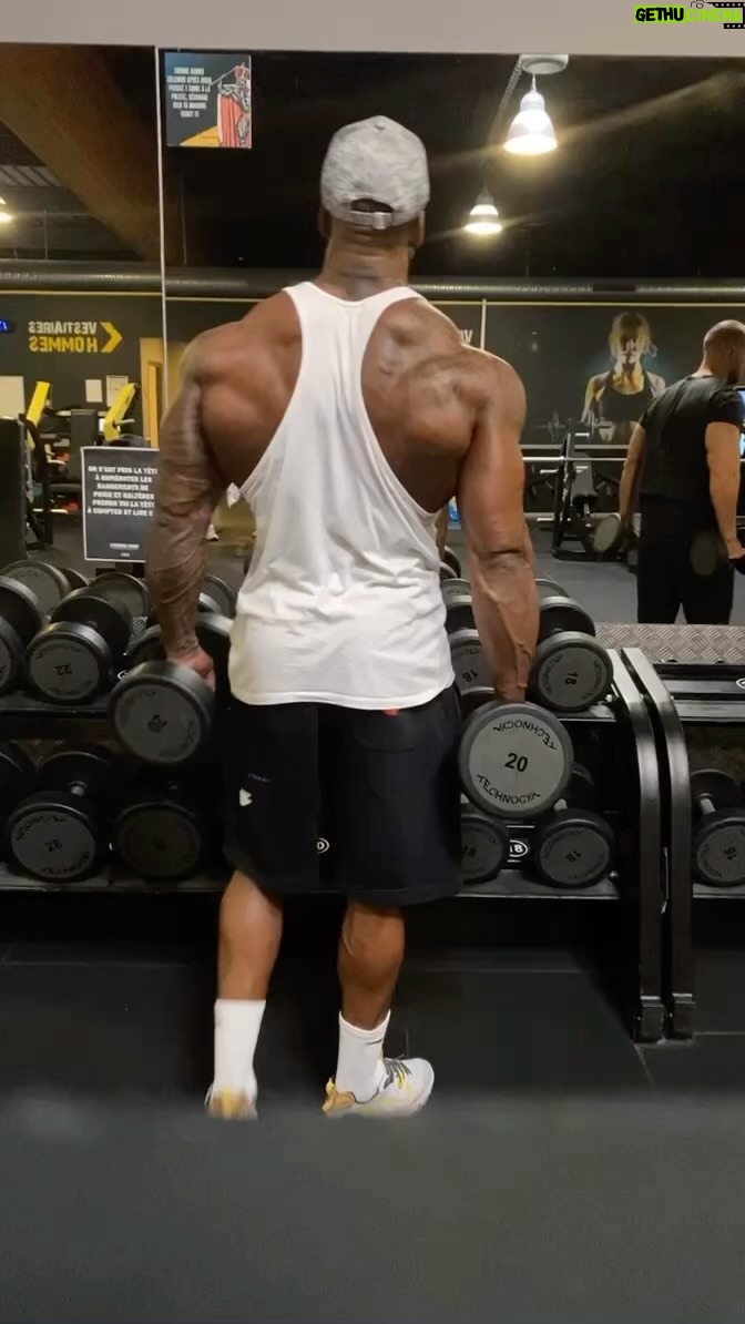 Dimitri Delavegas Instagram - 🔥🔥🔥3WEEKS 🔥🔥🔥 ➖➖➖➖➖➖➖➖➖➖➖➖➖➖ #body #bodybuilding #mensphysique #muraille #back #fitnessparkpoitiers Fitness Park Poitiers