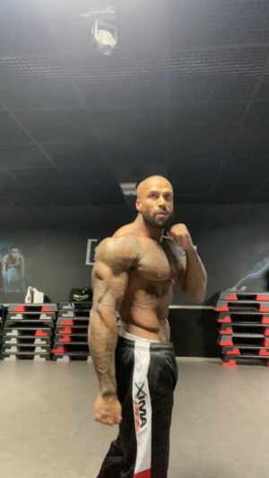 Dimitri Delavegas Instagram - 🌀🌀Posing routine🌀🌀
➖➖➖➖➖➖➖➖➖➖
@guerrier_d_or