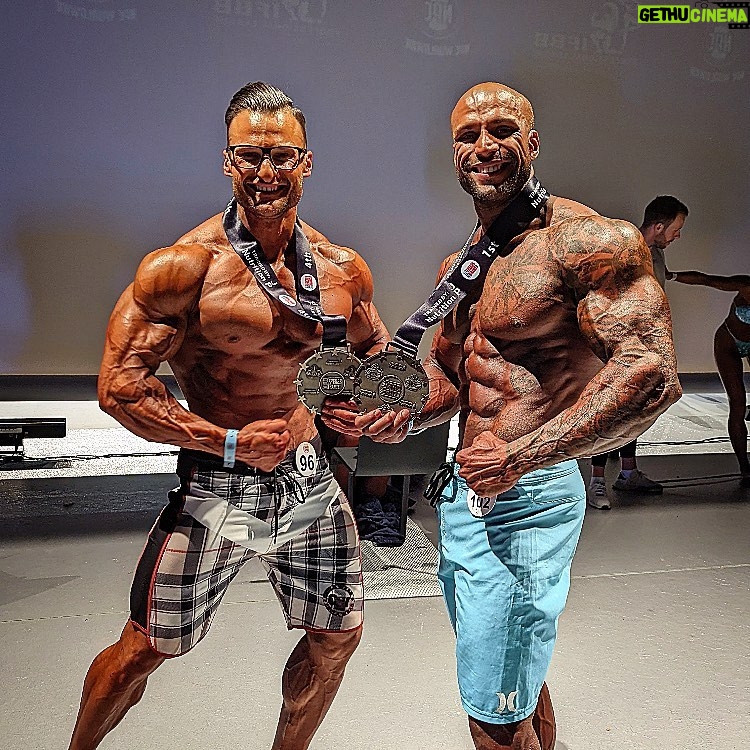 Dimitri Delavegas Instagram - ⚔️⚔️TEAMOR⚔️⚔️ With my bro @soufian_ahankour ➖➖➖➖➖➖➖➖➖➖➖➖➖➖➖ #mensphysique #body#bodybuilding #competition #champion #win #winner #guerrierdor #ifbb #ifbbproleague # Metz Congrès Robert Schuman