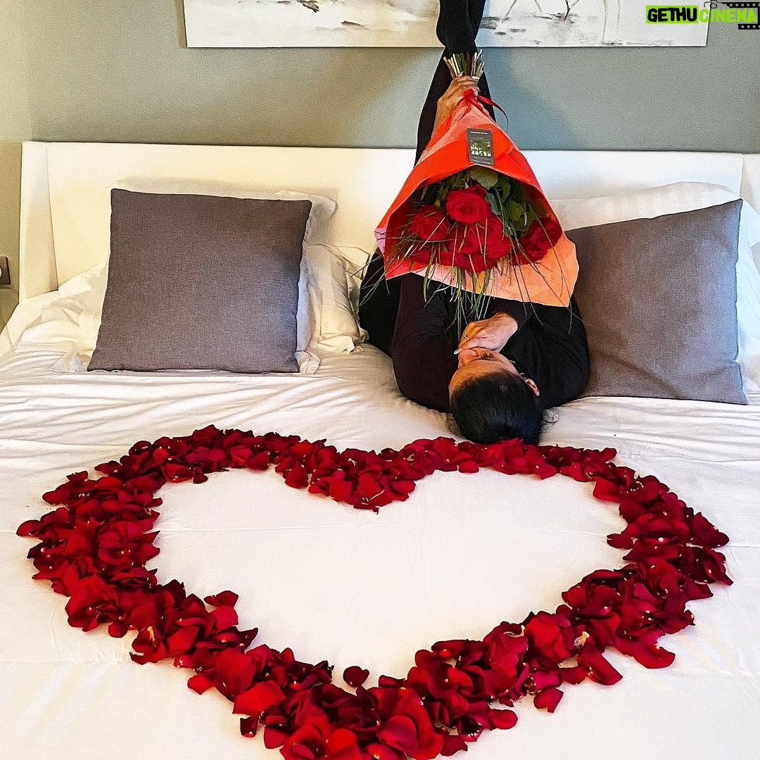 Dimitri Delavegas Instagram - ❤️❤️❤️LOVE❤️❤️❤️ ➖➖➖➖➖➖➖➖➖➖➖➖➖➖➖➖ Une année de plus a tes côtés…. Le temps passe trop vite mais l’amour est toujours le même 🖤 ➖➖➖➖➖➖➖➖➖➖➖ ➖➖➖➖➖ #love #amour #bae #inseparables #together Autour du monde