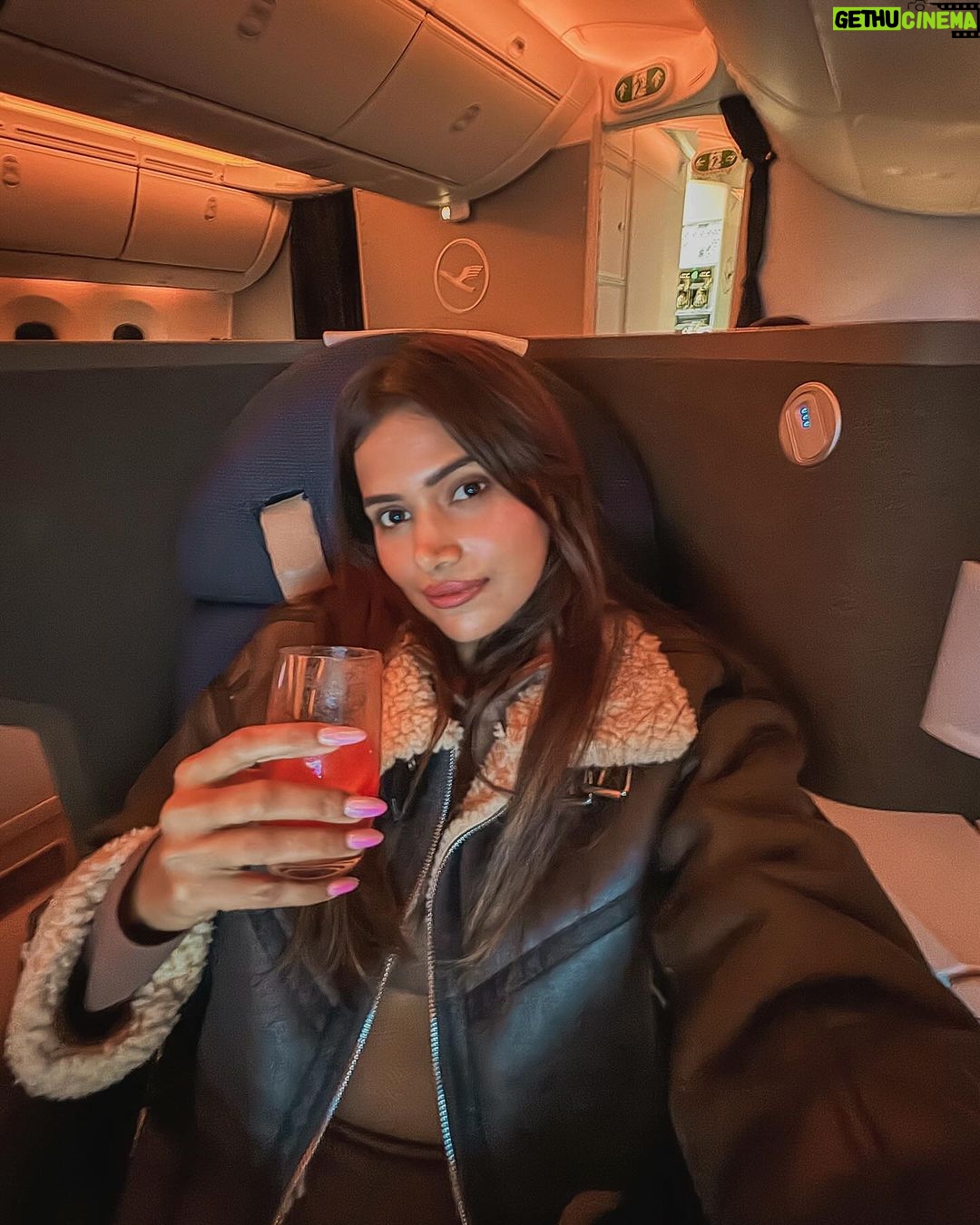 Dimpi Sanghvi Instagram - Hyderabad ➡️ Frankfurt Experiencing the epitome of luxury at 30,000 feet with Lufthansa Business Class ✈️✨ @lufthansa #LufthansaBusinessClass #Lufthansa #LufthansaNewRoute #LufthansaB787 #TravelGoals #DimpiSanghvi #LufthansaHyderabadToFrankfurt #DimpiTravelDiaries #Germany