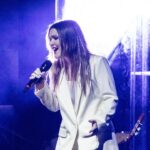 Dina Garipova Instagram - Друзья, в этом году 18 и 19 декабря у нас должны были состояться традиционные концерты в Москве в театре @gradsky_hall. ⠀ К сожалению, в связи с эпидемией #COVID19 мы вынуждены были отменить концерт 18-го декабря. Хочу принести свои извинения тем, кто приобрел билеты на эту дату. Вы можете сохранить их и прийти по ним на концерт 19-го декабря, билеты будут действительны. Или можете их вернуть, написав на почту театра sale@gradskyhall.ru или обратившись в кассу по адресу Коровий Вал, дом 3, строение 1. Если возникнут какие-то проблемы с возвратом, прошу написать мне лично в директ. ⠀ Что касается концерта 19 декабря. Если честно, то я даже не знаю, как правильно поступить... ⠀ С одной стороны, я, конечно, соскучилась по сцене, по вам! И мне очень хочется, чтобы мы собрались! ⠀ С другой стороны, я переживаю за здоровье каждого и рекомендую всем, кто находится в зоне риска, все-таки оставаться дома. Мы постараемся провести для вас прямой эфир с концерта. ⠀ Как все сложится, я не знаю, поэтому пока что могу, сказать так: если в Москве к 19 декабря не наступит полный запрет на проведение массовых мероприятий и театр не закроют, то обещаю, что мы будем играть полные два отделения, как и в прошлом году, даже если в зале будет один человек! Но я прошу приходить на концерт только в случае уверенности, что это не скажется на Вашем здоровье. И, конечно, наличие масок обязательно. ⠀ Ещё сразу скажу, что в связи с ограничениями из-за #Covid19 традиционной встречи в фойе после концерта не будет 😢 ⠀ Да... Ситуация в мире необычная. И нам всем нужно набраться терпения и сил, чтобы пережить этот период. И надеяться, что скоро мы снова сможем видеться на новых концертах! ⠀ А пока держим кулачки и планируем нашу с вами встречу на концерте 19 декабря в театре Градский холл! ⠀ Ваша Дина. ⠀ #ДинаГарипова #DinaGaripova #ДинәГарипова