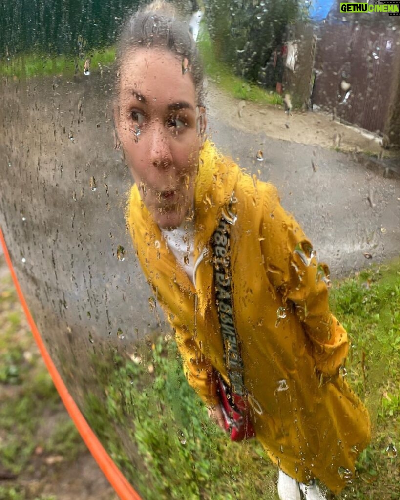 Dina Garipova Instagram - Осень заказывали?) ⠀ 👀 Расскажите чем любите заниматься в дождливую погоду? ⠀ #ДинаГарипова #DinaGaripova #ДинәГарипова