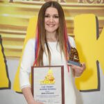 Dina Garipova Instagram - Я всегда мечтала попасть в кино. И у меня со временем появился опыт подготовки музыки к фильмам и один раз я даже поучаствовала в съемках, как настоящая актриса)) А теперь мне посчастливилось записать саундтрек к великолепному сериалу «Зулейха открывает глаза», за который я была отмечена первой в своей жизни наградой в сфере кинематографии на фестивале фильмов о правах человека «Сталкер» @kinofestival_stalker !👏👏 Чувства непередаваемые! ⠀ И особенно приятно, что эта награда присвоена мне за исполнение моей любимой песни на татарском языке «Ай, былбылым». ⠀ Я хочу поблагодарить мою невероятно талантливую и креативную команду за то, что мы смогли прочувствовать и представить всем новое звучание легендарной песни! Спасибо Леше Роуману @rouman за большой вклад! Спасибо Радику Салимову @radik__salimov за его авторское видение и тонкий подход к работе! Каждую песню из моего татарского альбома «ЭТНО» мы стараемся написать, как настоящую историю. Чтобы каждый звук и каждое слово было сказано не зря. И это очень вдохновляет! ⠀ Ещё я хотела бы поблагодарить Гузель Яхину @yakhina.info за то, что она написала книгу, которая смогла тронуть сердца всех, кто ее прочитал! Когда моя мама услышала о том, что нашу песню выбрали в качестве саундтрека к фильму по этому роману, она была в таком восторге! ⠀ Я благодарна всем, кто работал над фильмом: Егору Анашкину, Антону Шварцу, кинокомпании «Русское» @russkoefilmcompany, телеканалу «Россия» @tvrussia! У вас получилось создать сильное кино, которое хочется пересматривать снова! ⠀ Спасибо актерам за великолепную работу! И отдельное спасибо чудесной ✨ Чулпан Хаматовой @chulpanofficial ✨ за то, что поверила в меня и познакомила с командой фильма! ⠀ Я счастлива, что нашу музыку услышали и так высоко оценили! И очень рада быть частью хорошего кино! ⠀ #ЭТНО #зулейхаоткрываетглаза #Айбылбылым #ДинаГарипова #DinaGaripova #динәгарипова