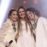 Dina Garipova Instagram - Друзья мои! Кто смотрел Вручение премии «Татар җыры 22"? Согласитесь-это было очень яркое событие! Лично у меня впечатлений миллион! Во-первых, мне впервые досталась статуэтка этого фестиваля, чему я несказанно рада! Спеть ещё раз на родной земле любимую #Айбылбылым и уйти со сцены с наградой - это для меня очень ценно и приятно! ⠀ Ещё одной причиной, по которой этот концерт был особенным, стало наше совместное выступление-мегамикс с моими дорогими и супер талантливыми Эльмирой @elmiramatur и Саидой @saidanur4 👏 И для того, чтобы оно прозвучало наилучшим образом, было привлечено много людей и вложено очень много сил. Наконец-то в рамках этого номера я исполнила и свою долгожданную премьеру #Казканаты, которую многие очень ждали, как и я)) Мы долго готовили выступление специально для этого дня. И мне кажется, у нас получилось всё, что мы задумали! Поэтому я хотела бы поблагодарить каждого, кто сделал этот день таким знаменательным) ⠀ Спасибо @bars_media и @tatarradiosi за возможность стать частью этого праздника! ⠀ Спасибо уважаемому Камилю Мавлютовичу за высокую оценку моего творчества, за награду 🙏 И за такие добрые слова, сказанные мне на сцене… ⠀ Спасибо @albinarailevna22 за совместное воплощение идей 👏 ⠀ Спасибо моей крутейшей команде, с которой мы уже не первый год пишем новые песни (одна из них, кстати, вышла совсем недавно): Ане @bossamusicinc , Диме @agafonov3000 , Андрею @the_andrew_weed ! Бессонные ночи, проведенные в студии за подготовками, не прошли зря) Как и всегда, вы показали высочайший уровень мастерства! Я вас обожаю!!! ♥️ ⠀ И спасибо любимым зрителям! Каждой своей клеточкой я ощущала вашу поддержку, слышала, как вы подпеваете и аплодируете! Спасибо вам от всего сердца! И с Наступающим Новым годом! Пусть он принесет много добрых событий! ♥️ ⠀ Всех крепко обнимаю! 🤗 ⠀ P.S. Полную версию нашего выступления можно посмотреть на YouTube-канале @tmtvonline ⠀ #динагарипова #ТатарҖыры22