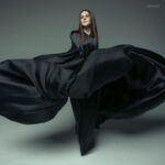 Dina Garipova Instagram - Дорогие друзья… Я хочу поблагодарить всех, кто переживает вместе с нами последние события. Спасибо за слова соболезнования. Я, как ученица Александра Борисовича, сейчас изо всех сил стараюсь найти в себе силы собраться и вернуться к занятию музыкой. Я благодарна Ему за всё, что Он сделал для нас. За то, чему Он нас научил, рассказал как себя вести в разных ситуациях, на что соглашаться, а где отойти в сторону. Но к тому, что произошло, мы, конечно, совсем не были готовы… ⠀ Ещё 3 недели назад мы с моей музыкальной командой запланировали на 3 декабря выход новой песни под названием #Напоказ. Она является первым синглом предстоящего альбома. Мне многое хотелось бы рассказать о ней, но последние события совсем сбили всех с толку… И знаете, эта песня написана, в какой-то мере, в традициях Александра Борисовича. Он тоже порой брал любимые стихи легендарных поэтов и писал на них свою музыку. С этой песней получилось также. Мы взяли стихи Есенина и Шекспира. И не смотря на то, что они были написаны очень давно, эти слова оказались очень актуальны и злободневны… И ярко показывают позицию, которая близка мне по жизни. ⠀ Мне невероятно жаль, что Александр Борисович не успел услышать много моих новых песен... Мне всегда важно было узнать Его мнение. Остается верить, что Он слышит нас сейчас… ⠀ Я обещаю, Вам, Александр Борисович, что буду следовать Вашим наставлениям и никогда не предам Вашу память… ❤️‍🩹 ⠀ ________ Полную версию песни вы можете послушать по ссылке в описании моего профиля, выберите ту платформу, которая вам удобна, там есть много вариантов… _______ ⠀ Спасибо всем ВАМ за все…