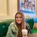 Dina Garipova Instagram - Вот ещё несколько кадров) ⠀ Если соберетесь поехать в Universal Studios, рекомендую приобрести express билет. Он немного дороже обычного, но по нему вы сможете пройти все аттракционы без очереди! Это очень сэкономит вам время и вы сможете успеть больше всего увидеть ☺️ ⠀ Я пока в приятном шоке от происходящего! ⠀ P.S. @sole_handmade ! Каждый день получаю комплименты в адрес моей куртки с супергероями😉♥️ Спасибо большое за такую крутую вещь! 🥰 ⠀ А мы поехали дальше 👋🏼 ⠀ #ДинаГарипова #DinaGaripova #ДинәГарипова #LosAngeles