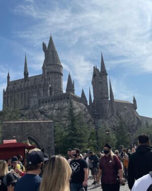 Dina Garipova Instagram - Вот ещё несколько кадров)
⠀
Если соберетесь поехать в Universal Studios, рекомендую приобрести express билет. Он немного дороже обычного, но по нему вы сможете пройти все аттракционы без очереди! Это очень сэкономит вам время и вы сможете успеть больше всего увидеть ☺️
⠀
Я пока в приятном шоке от происходящего!
⠀
P.S. @sole_handmade ! Каждый день получаю комплименты в адрес моей куртки с супергероями😉♥️ Спасибо большое за такую крутую вещь! 🥰
⠀
А мы поехали дальше 👋🏼
⠀
#ДинаГарипова #DinaGaripova #ДинәГарипова #LosAngeles