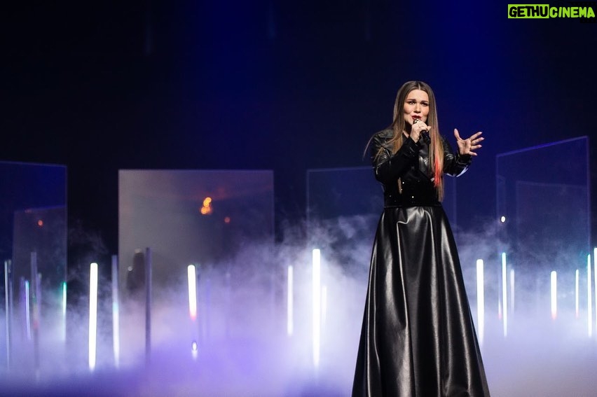 Dina Garipova Instagram - Сегодня в 23.00 на Первом канале @1tv спою на Гала-концерте @artmasters_russia 😘 Увидимся ✌️ #ДинаГарипова #DinaGaripova #ДинәГарипова
