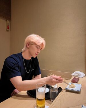 Dino Instagram - 🍣