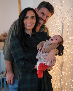Diogo Beja Instagram - É só para avisar que nós é que temos o menino Jesus. Ou menina. 😄🎄♥️Feliz Natal 🎄
.
.
.
.
#amiaeodiogoforampais #babyborn #natal2022 #melhorpresentedesempre #emilía