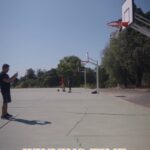 Diogo Beja Instagram – Sou super fã da NBA, por isso quando estreou a primeira temporada de “Winning Time – The Rise of the Lakers Dynasty” na HBO Max fiquei logo viciado! Não só porque a série foi criada pelo brilhante Adam McKay – que adora quebrar a quarta parede nos seus filmes e séries – mas também porque o casting foi feito de forma irrepreensível, com especial destaque para os actores que interpretam Kareem Abdul-Jabbar e Magic Johnson – por vezes, penso que é mesmo Magic que vai a driblar no campo, até a correr o actor Quincy Isaiah parece Magic! 😊
E agora, com a chegada da segunda temporada, estou novamente viciado. Felizmente, posso ver “Winning Time” em qualquer lado, em qualquer dispositivo. Não sinto que isso vá melhorar o meu jogo de basket, mas vai facilitar-me e muito a vida nas férias, que estão quase a chegar, porque posso levar a série comigo para todo o lado. ⛱️ Boas férias!
@hbomaxportugal
#HBOMax #HBOMaxPortugal #WinningTime
#MagicJohnson #Showtime P U B
