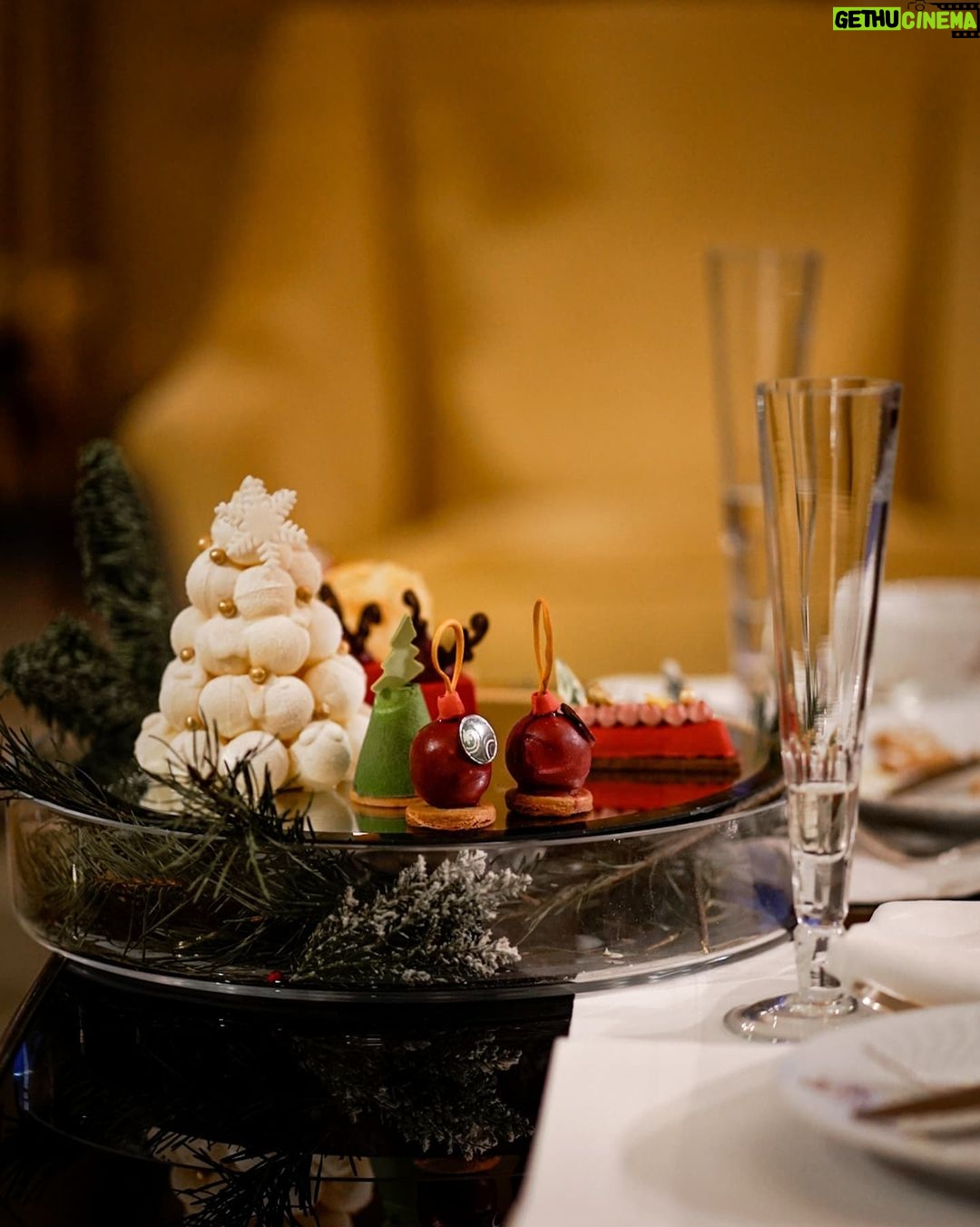 Diogo Beja Instagram - Uma das milhentas vantagens de ser marido da Mia é: quando a Mia é convidada para o chá de Natal do Ritz, em princípio leva o marido com ela. 😋😁 @miarelogio @fslisbon #foodphotography #foodporn #onthetable #bonappetit #bomapetite #christmastea #RitzLisboa #shooters_pt #faded_world #faded_portugal #p3top #15aoburro #gerador #gerador_eu #instiesgerador #igersportugal #portugaldenorteasul #visitPortugal #Portugal #igerslisboa #Lisbon #Lisboa #agameoftones #gameoftones Four Seasons Hotel Ritz Lisbon